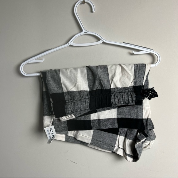 Old Navy White Buffalo Cheek Pajama Shorts - Picture 6 of 7